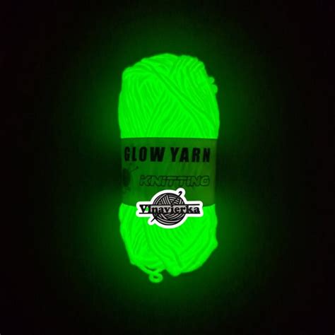 ilustrácia rôznych typov potlače na tričkách (neónová, reflexná, svietiaca)