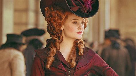 Fotografia: Romola Garai ako Angel Deverell v dobových šatách