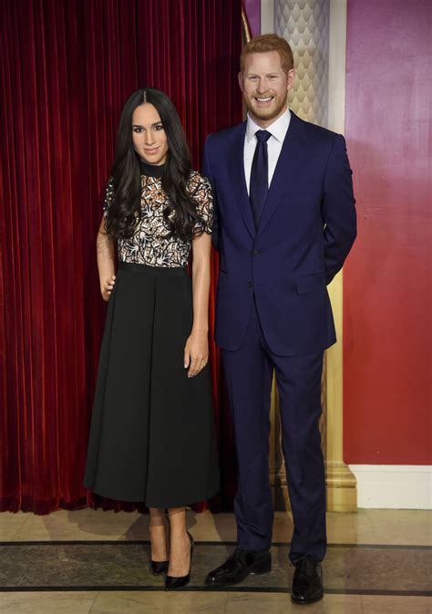 archívna fotografia princa Harryho a Meghan Markleovej pred kaplnkou sv. Juraja