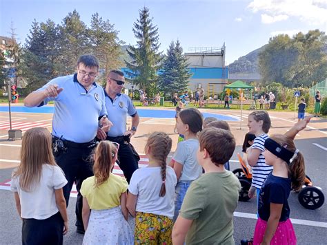 Tematické foto Pamätníka Slovenského národného povstania v Banskej Bystrici s vencom