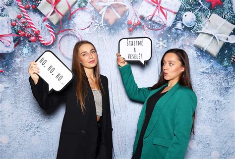 Súbor rekvizít pre fotokútik na firemnom večierku