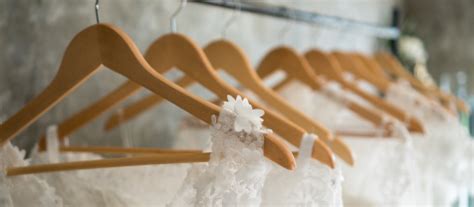 Detail svadobných šiat a doplnkov