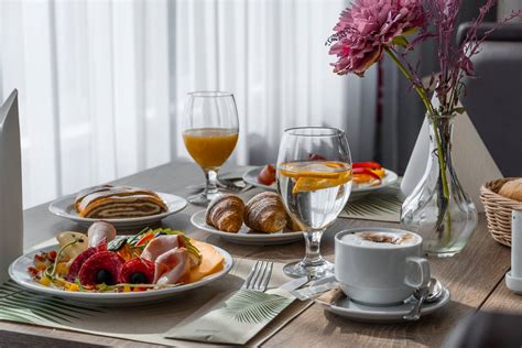 Ukážka servírovaného slávnostného menu alebo bufetových stolov