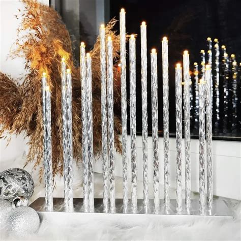 elegantný vianočný svietnik so sviečkami