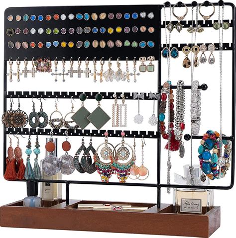 štýlový organizér na šperky a dizajnový difuzér na stole