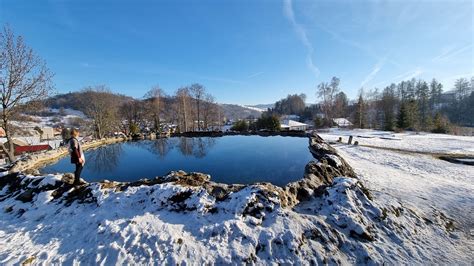 Panoráma kúpeľného areálu Vyšné Ružbachy v zime s viditeľnými budovami a okolitou prírodou