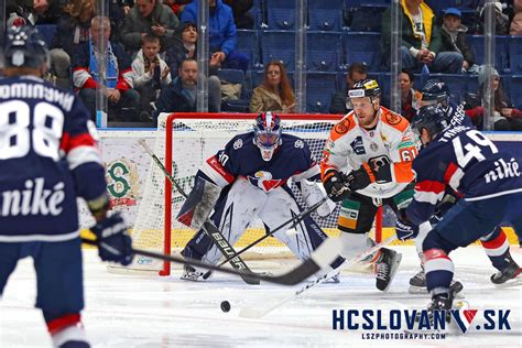 Fotografia hokejového zápasu medzi HC Slovan Bratislava a HC Košice