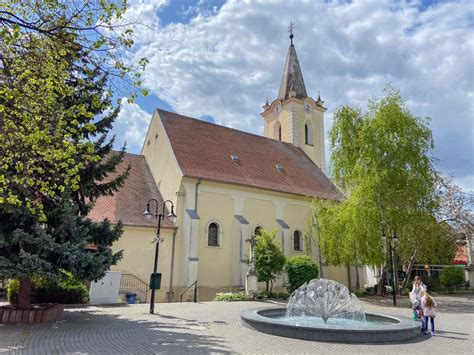 Tematické foto: Rozžiarené námestie v Dunajskej Strede počas adventu