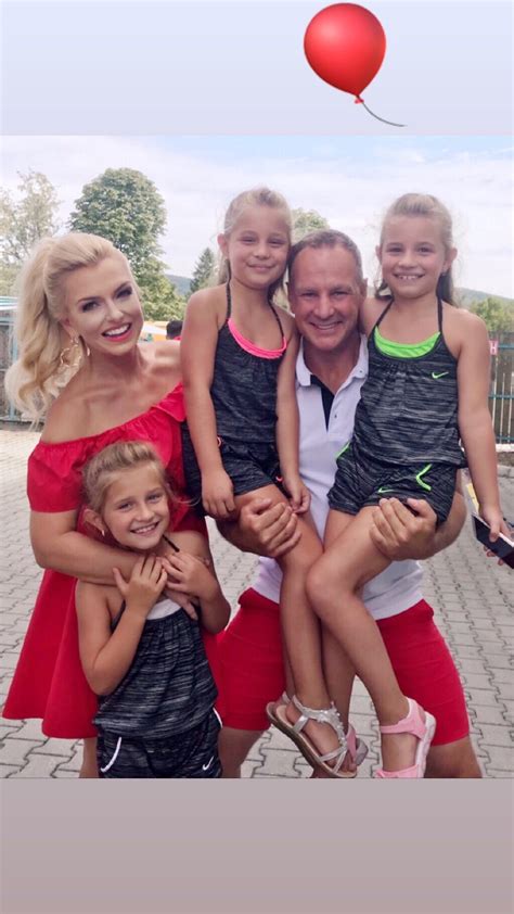 Zlatica Švajdová Puškárová a Aneta Parišková na svadbe