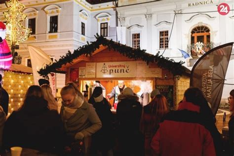 vizualizácia nealkoholického studeného punču s bobuľami