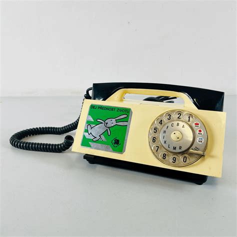 retro audio telefón pre nahrávanie hlasových odkazov na svadbe