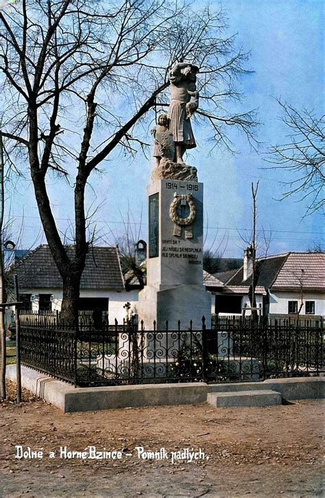 Historická fotografia Pomníka padlých v 1. svetovej vojne v Senici.