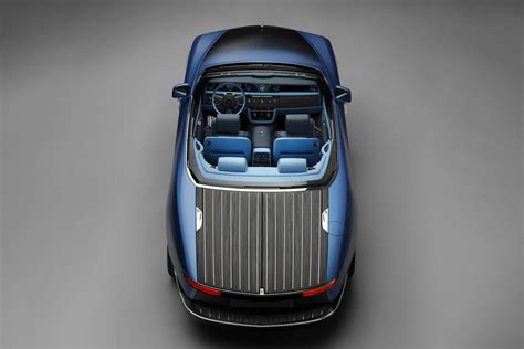 Zadná časť Rolls-Royce Boat Tail s detailmi pre stolovanie