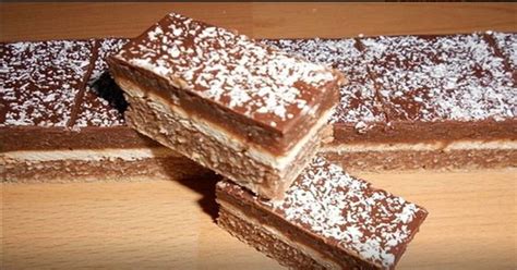 Nepečený viedenský koláč s vrstvami sušienok, kokosu a orechov