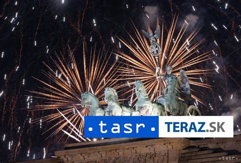 Stará ilustrácia osláv Silvestra v európskom meste