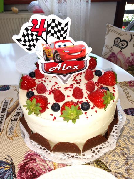 kreatívna narodeninová torta s motívom motorky a cesty