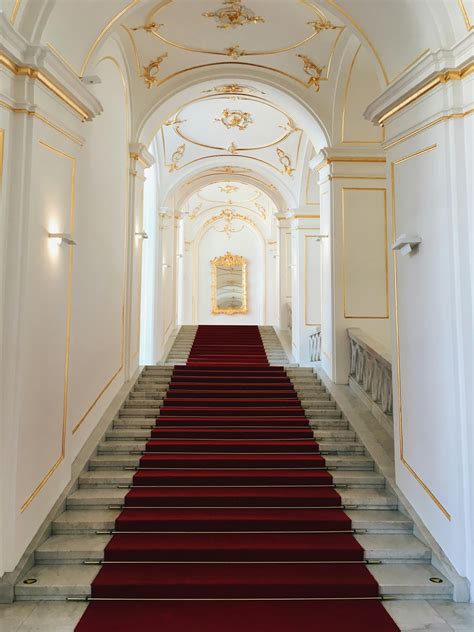 Architektonické detaily Renesančného domu: arkádové schodisko, klenby