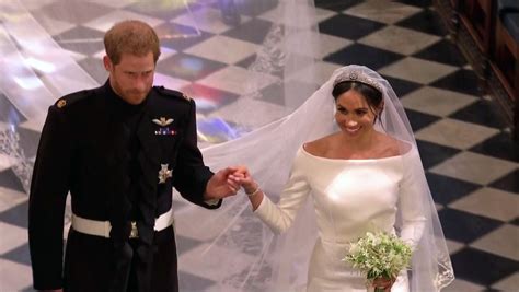 Princ Harry a Meghan Markleová po svadobnom obrade v kaplnke svätého Juraja na hrade Windsor