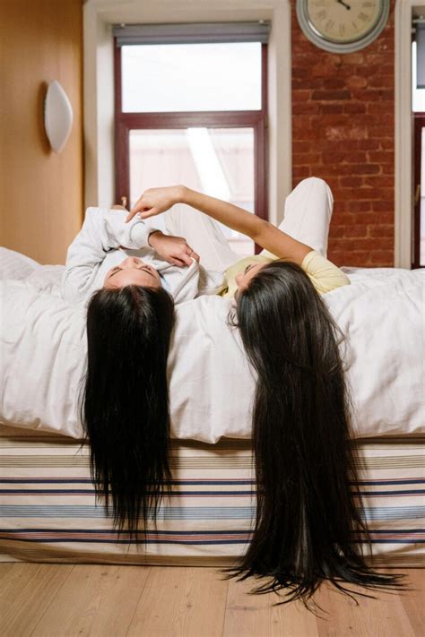 Ilustračná fotografia ženy s dlhými rovnými vlasmi