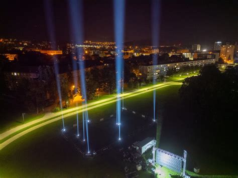 obloha nad Banskou Bystricou s lietadlami