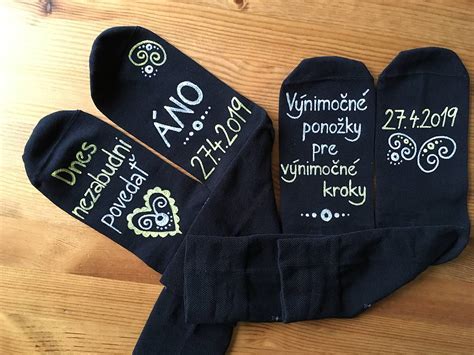 Detail topánok a ponožiek pre ženícha