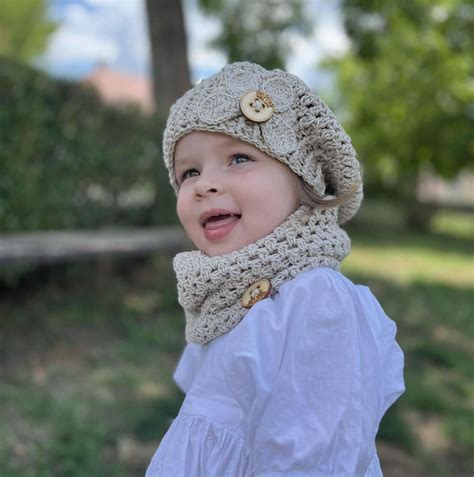 Koláž: Rôzne farebné kombinácie kvetov v aranžmánoch