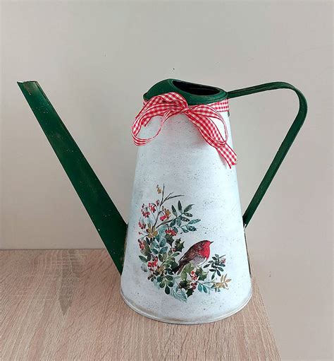 Koláž: Netradičné nádoby na kvety (krhla, šálka, taška)