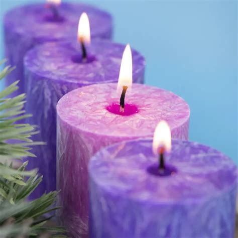 Bezpečnostná infografika: Ako bezpečne používať adventné sviečky