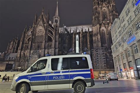 Policajné zátarasy a zvýšená prítomnosť polície v Kolíne nad Rýnom