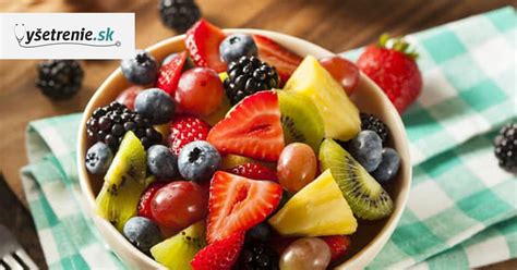 Detail čerstvého ovocia na letnom koláči