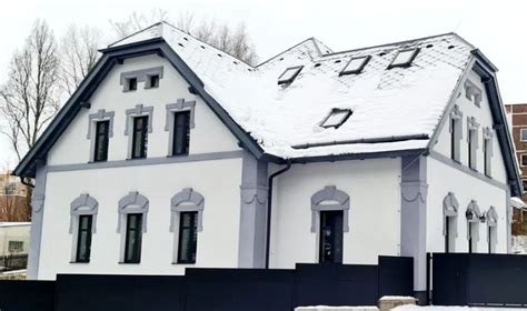Historická fasáda kaštieľa v Borčiciach