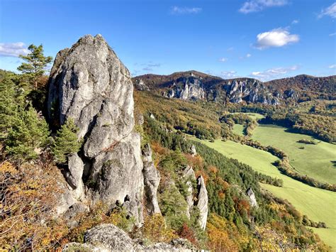 Reštaurácia Hradňanka s výhľadom na Súľovské skaly, záhrada s barom