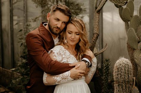 Fotografia šéfa agentúry Maxa v napätej situácii počas svadobnej prípravy