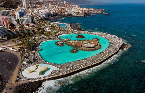 Tematické foto: Historické centrum Puerto de la Cruz s bazénmi Lago Martiánez