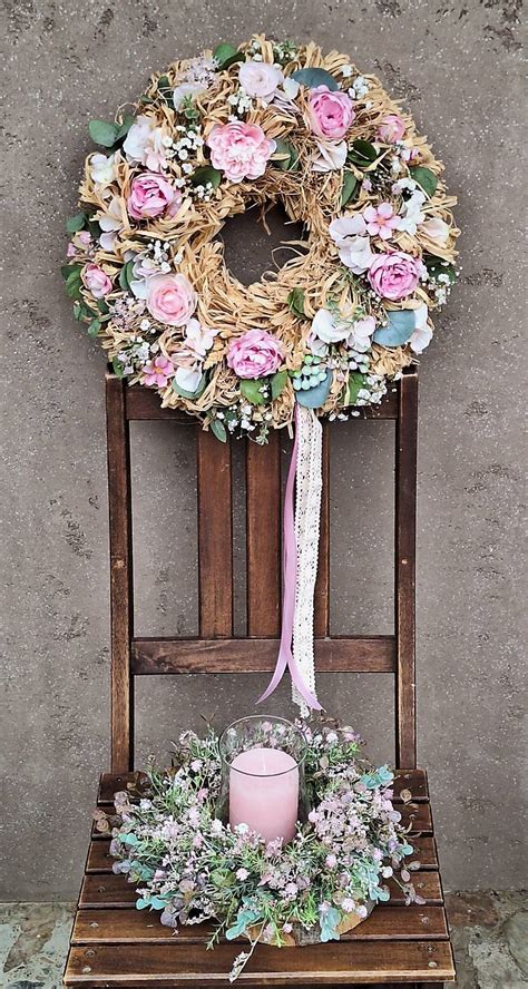 Ilustračná fotografia hotového látkového venca na dverách