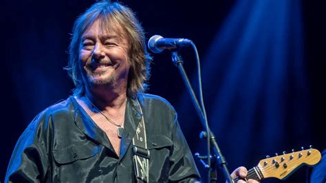 Chris Norman na pódiu počas sólového koncertu