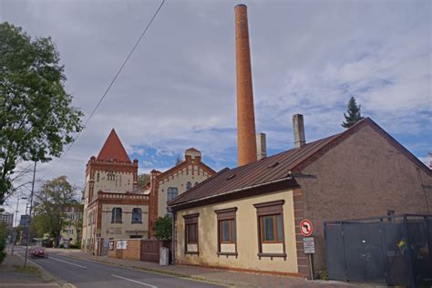 Záber na zrekonštruovanú budovu bývalej parnej elektrárne, v ktorej sídli Tatranská galéria v Poprade