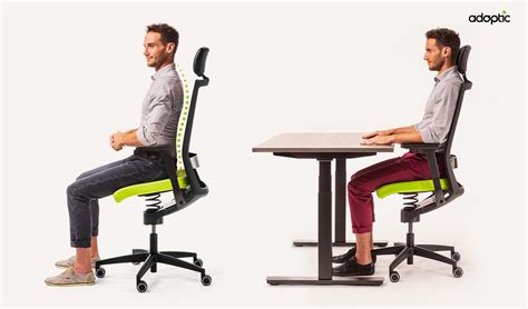 ilustračné foto ergonomickej stoličky a klávesnice