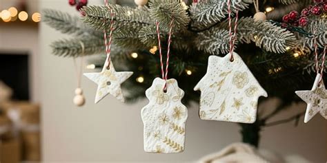 galéria rôzne ozdobených vianočných ozdôb zo sódy bikarbóny