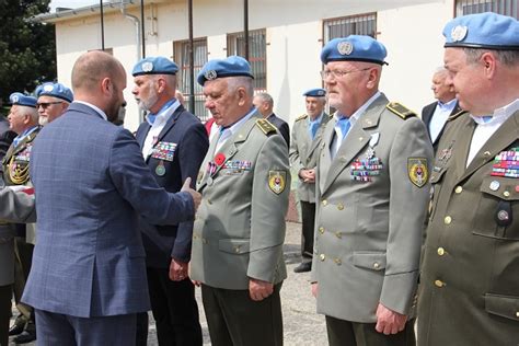 Slávnostný nástup vojnových veteránov v kasárňach v Seredi pri príležitosti 25. výročia misie UNPROFOR