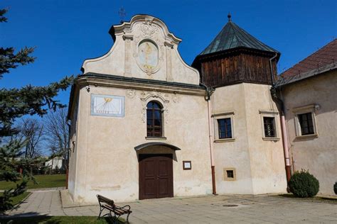 Romantická kaplnka pri kaštieli Tomášov