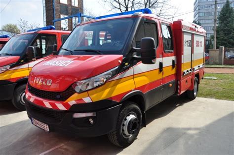 Fotografia nového hasičského vozidla IVECO DAILY a členov DHZ