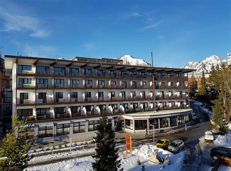 Zimná panoráma Hotela Toliar situovaného v srdci Štrbského Plesa