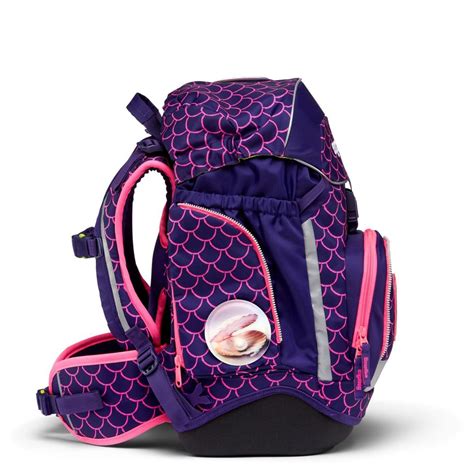 infografika s výberom školských batohov Minnie Mouse podľa vekových kategórií