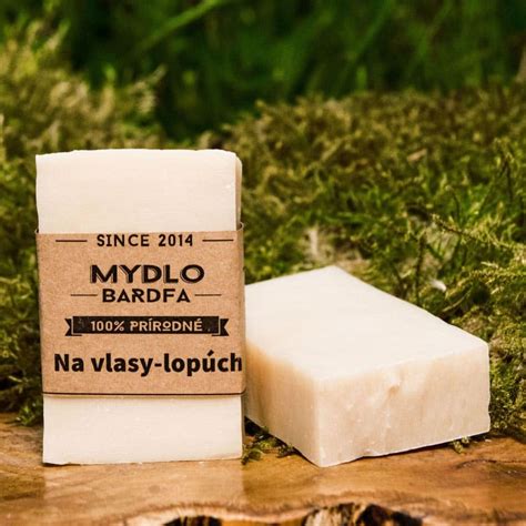 Ilustrácia: rôzne druhy prírodnej pánskej kozmetiky (tuhé mydlá, peny na holenie, parfémy) s ekologickým balením