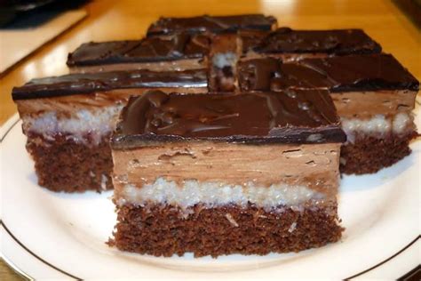 čokoládovo-kokosový rez s bohatým krémom