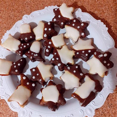 vianočné keksíky v tvare hríbov