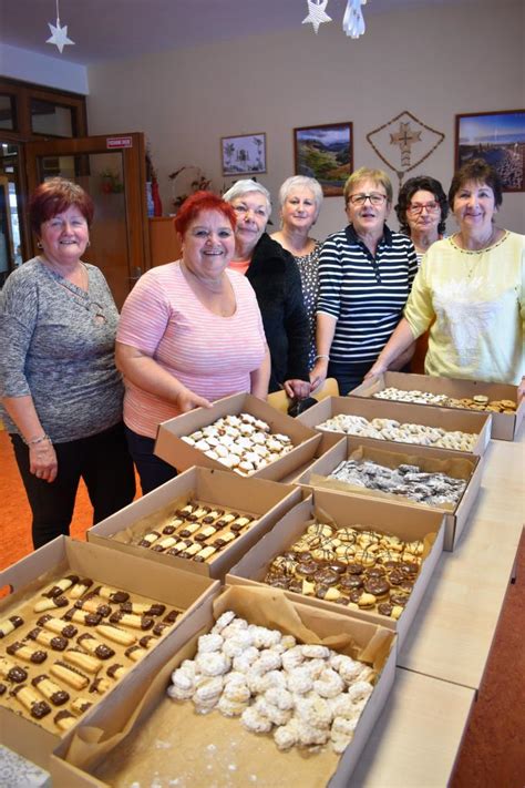 kalendár s vyznačenými termínmi pre vianočné pečenie