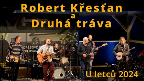 Fotografia kapely Robert Křesťan & Druhá tráva počas živého vystúpenia