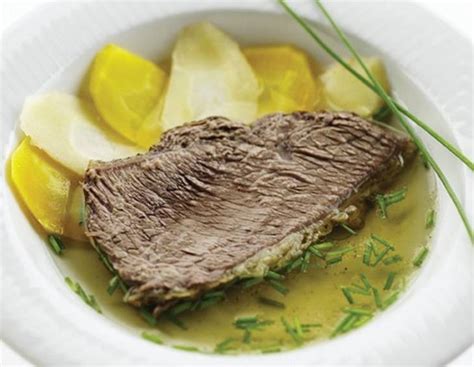 Detailné zábery na Tafelspitz a Szeged guláš pripravené v reštaurácii Cylinder